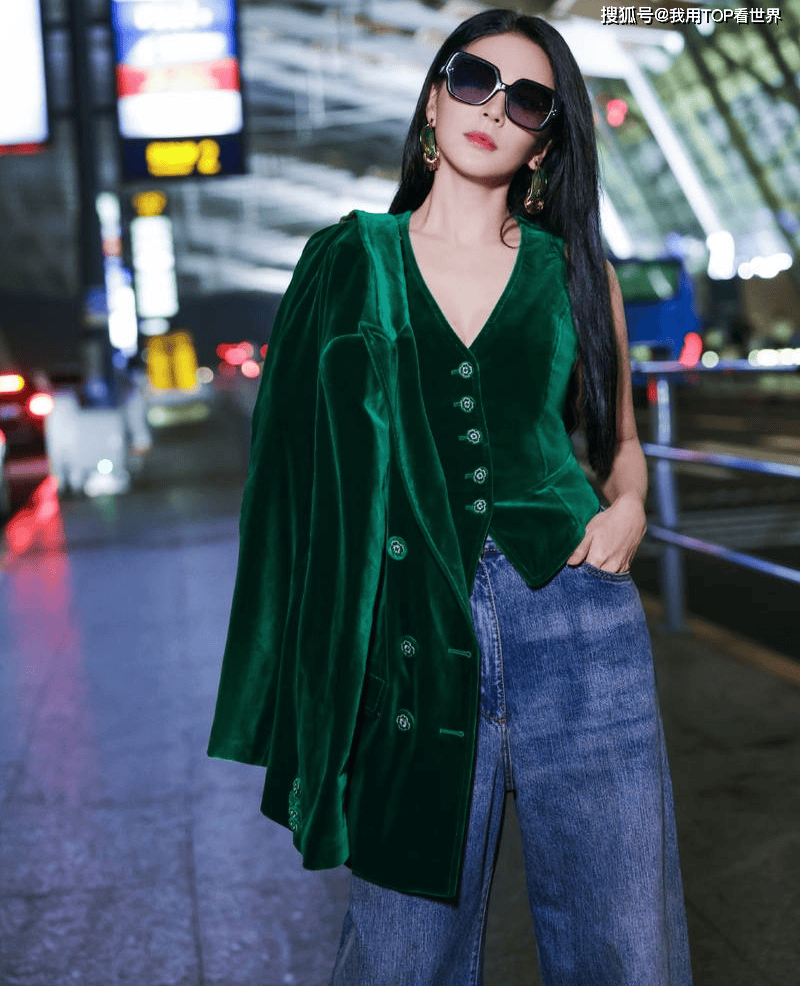 原创美艳绝伦张雨绮机场造型又见高级范儿散发魅力惑人