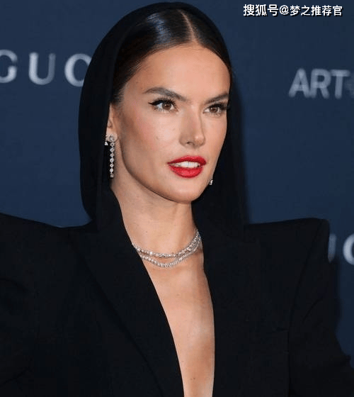 巴西模特亚历桑德拉安布罗休人间绝世美景