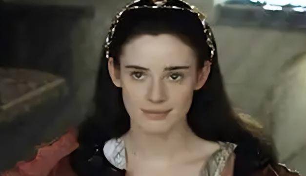 是卡斯蒂利亚的女王伊莎贝尔一世,父亲则是阿拉贡国王费尔南多二世