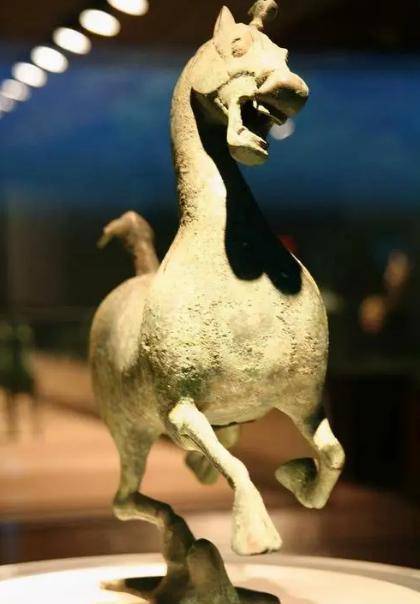 看到后许多人忍不住哈哈大笑_青铜器_天马_艺术品