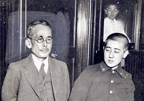 尽管家庭封建思想观念非常浓厚,显琦却"出淤泥而不染",她非常反感这种