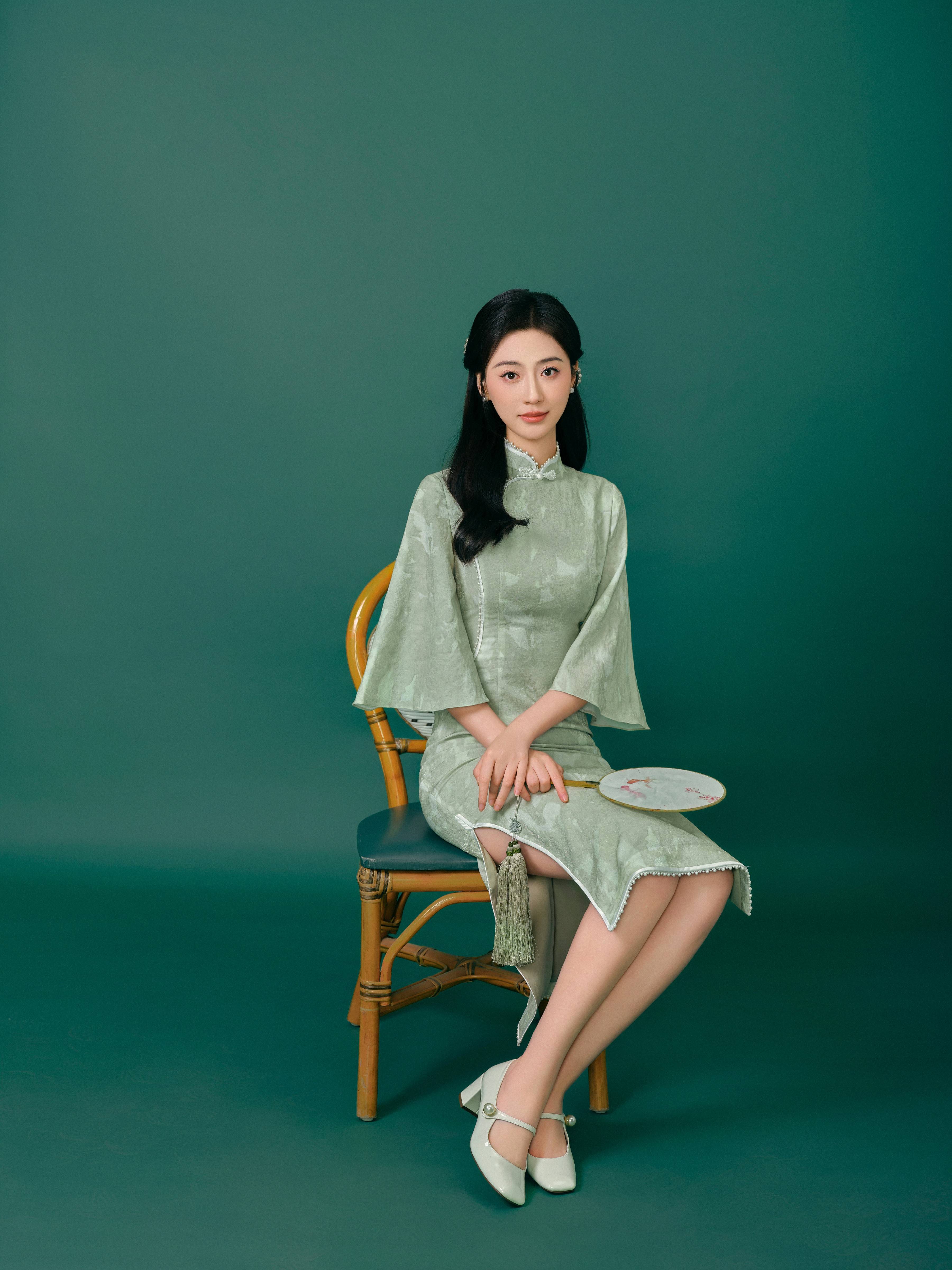 范桢复古旗袍造型曝光 温婉端庄民国千金风