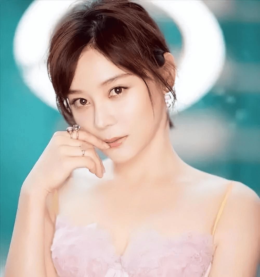 "靠健身照卖弄性感"的她,被嘲无戏可拍,赵丽颖曾给她做配_袁姗姗_于正