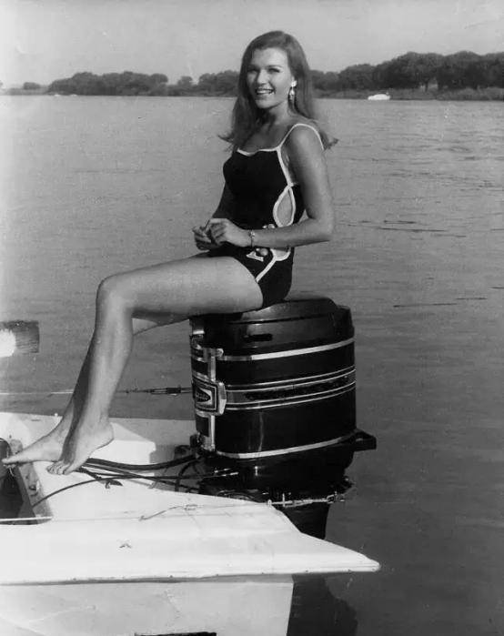 马斯克的天才母亲梅耶在儿子的教育上我只不过坚持了1个原则