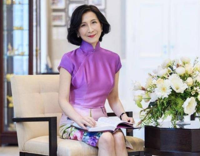 新加坡女富豪,42岁继承外公遗产,今身家815亿,偏爱中式旗袍_周玉琴_女