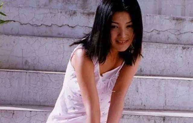 诈骗犯逃亡19年摇身一变成为亿万富翁还将女友捧成了大明星