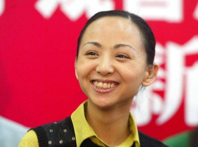 原创又聋又哑的邰丽华用千手观音震撼世界曾向汶川灾区捐款100万