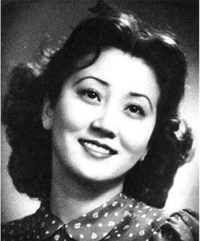 原创谢婉莹从名媛到养猪扫厕所她无一句抱怨依旧优雅一生