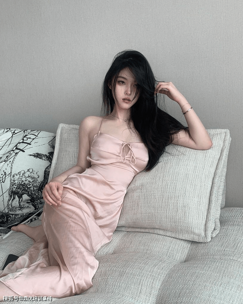 杂志的开年刊有刘诗诗和王嘉尔.肖战方已