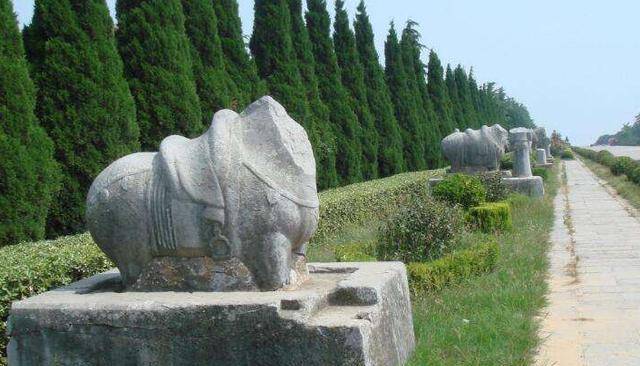 原创武则天墓前有61个无头石人千百年来无人能懂却被两位农民破解