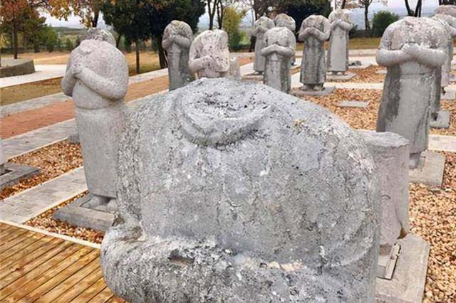 武则天墓前有61个无头石人千百年来难以解释结果被两位农民解开