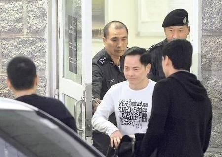 原创澳门第一黑老大手下马仔达十万之众曾逼迫张子强给他下跪