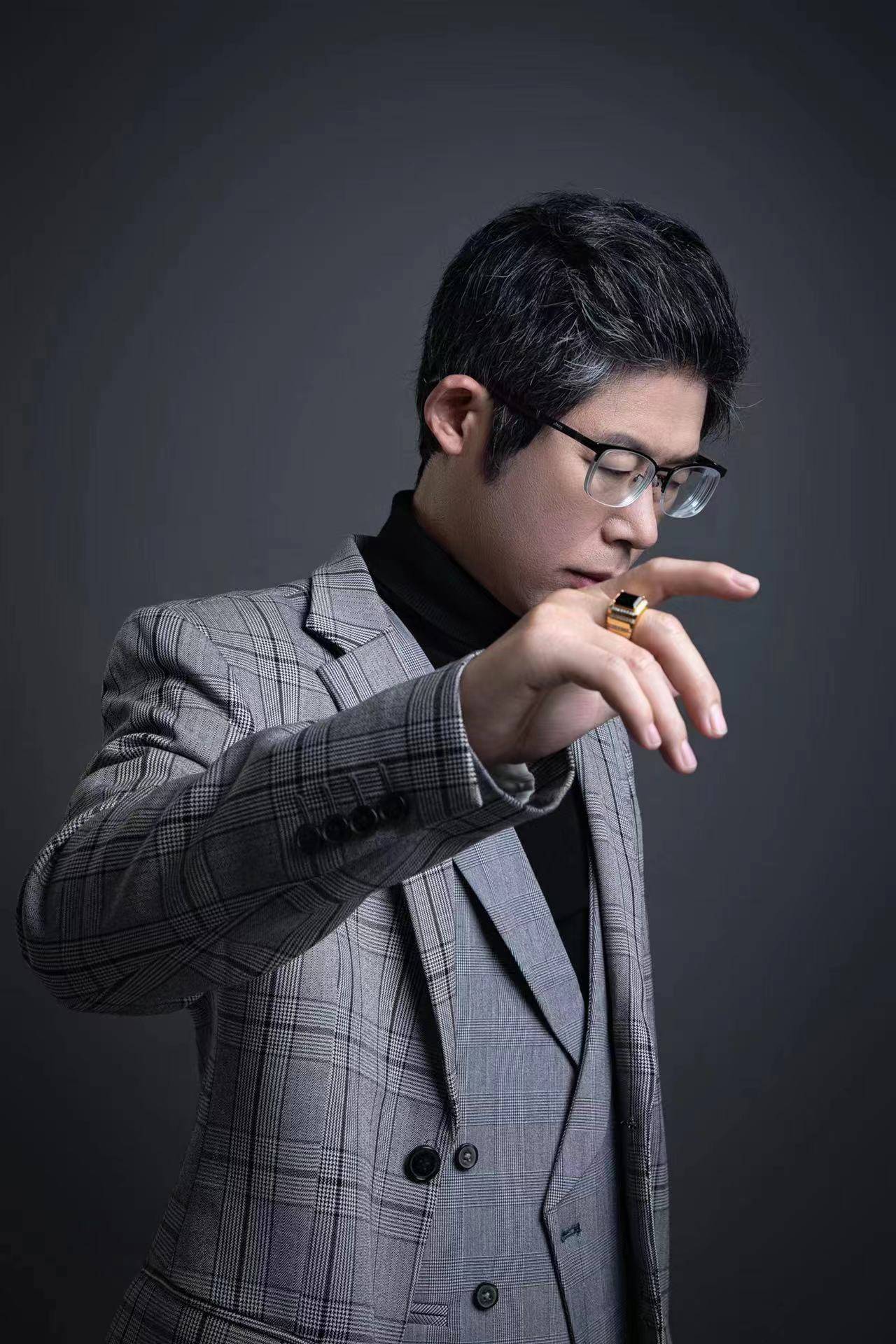 国际企业联合会首席风水顾问秦万峰老师在山东烟台会议上明确了"国际