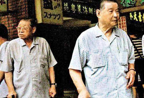 曾启荣有一个儿子,我们大家都很熟悉,他便是香港影星曾志伟.