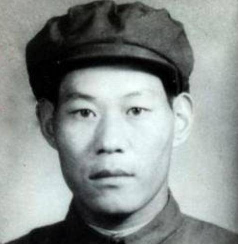 1953年6月25日,朝鲜民主主义人民共和国最高人民会议常任委员会追授他