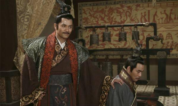 不知道是不是被刘邦逼的,韩信常常称病不朝,还撺掇昔日的部将陈豨谋反