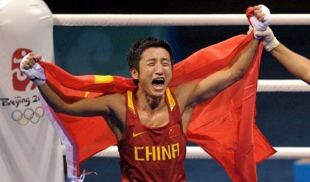 邹市明两次卫冕奥运冠军成为职业拳王和分手23次的女友结婚