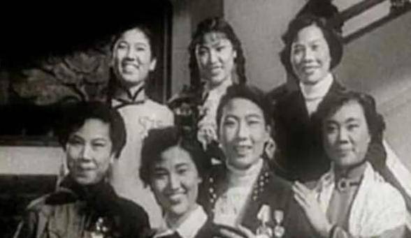 1956年真正的第一届春晚,群英荟萃:钱学森,老舍,华罗庚,赵丹_人民币