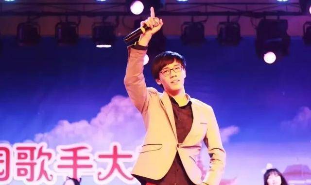 原创25岁上海交大博士拥娇妻萌娃拿国家大奖带娃写论文都不耽搁