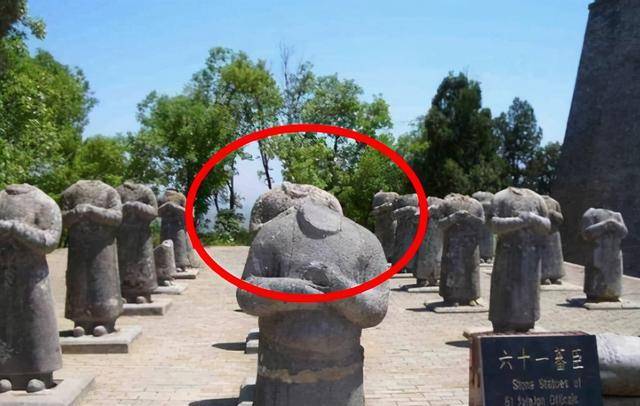 一代女皇武则天去世墓前留下61个无头石人有何寓意