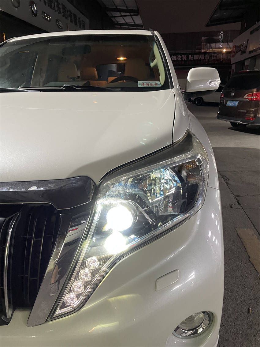 丰田普拉多大灯升级激光透镜案例分享