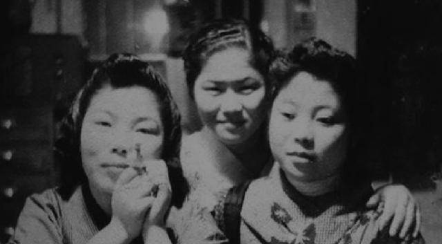 陕西九旬老太,生前拒绝上户口,临终前床头柜的照片暴露其身份_王玉兰