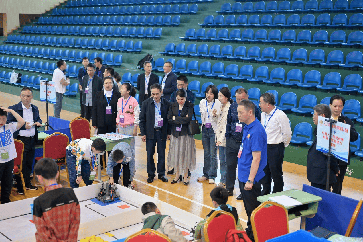 齐聚曾国藩学校,竞逐2024年娄底市青少年机器人竞赛_科技_创新_双峰县