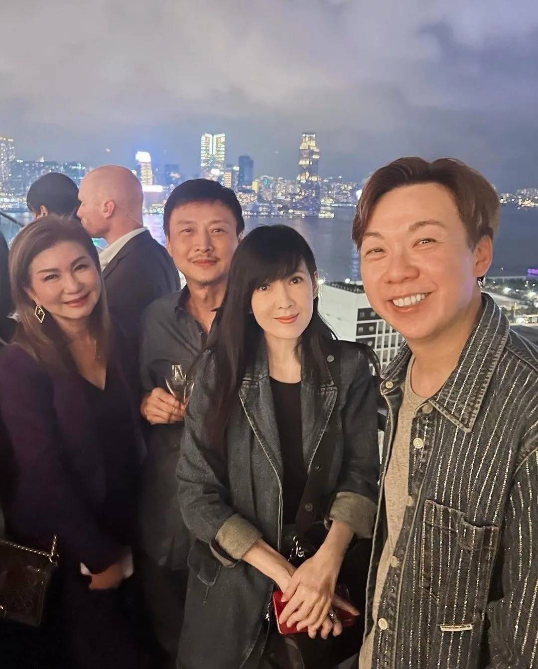 57岁周慧敏与丈夫倪震同框合影 婚变传闻不攻自破-搜狐大视野-搜狐新闻