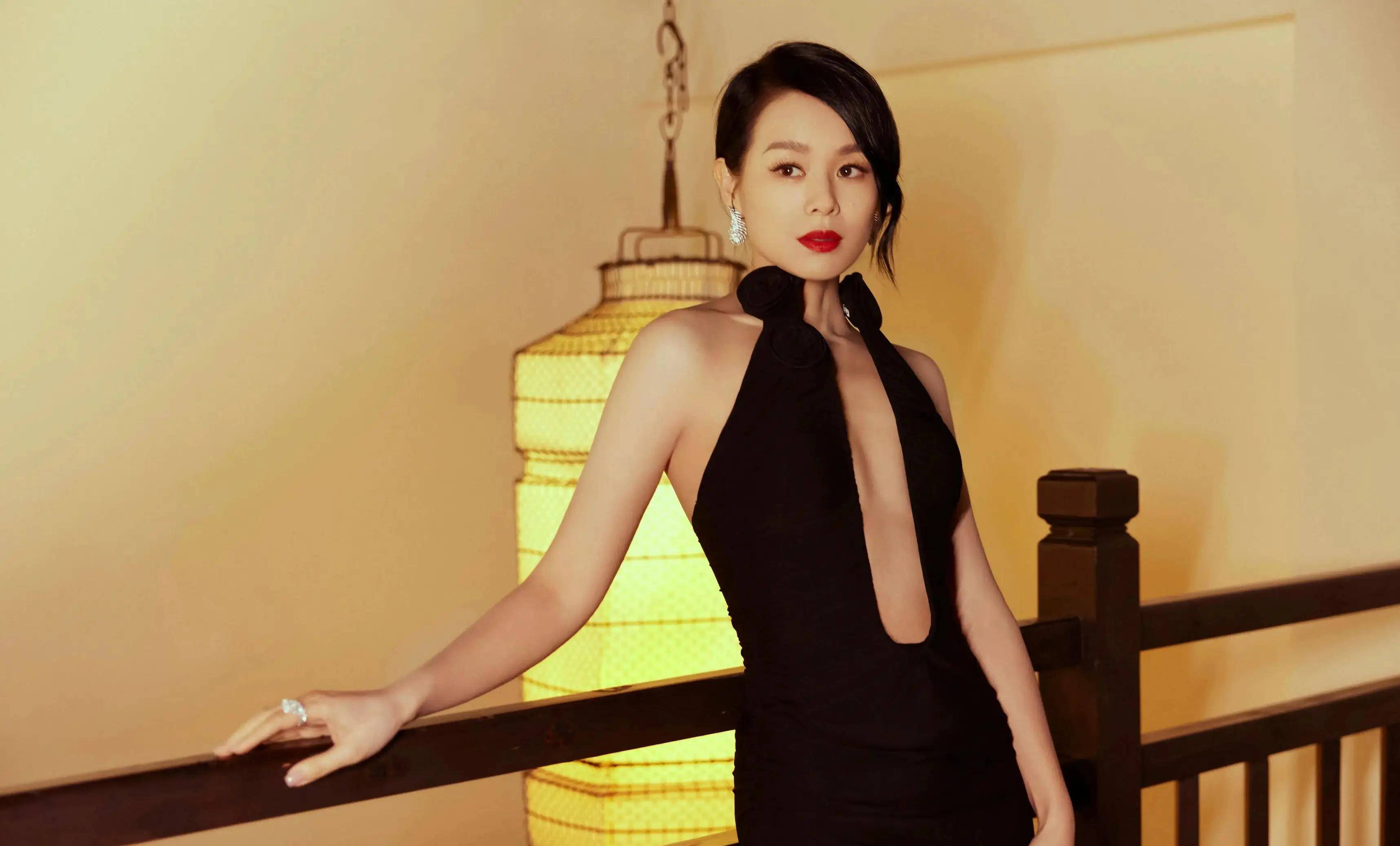 著名演员「胡杏儿」经纪公司