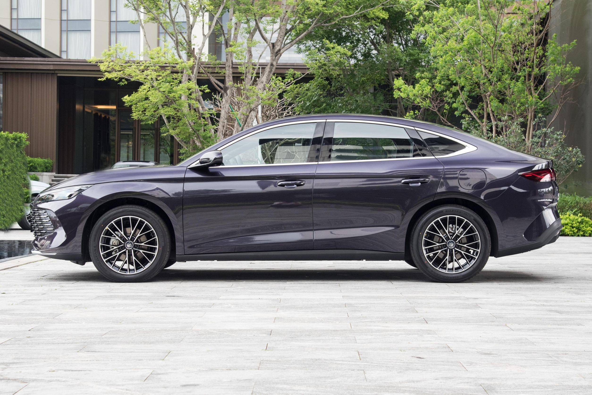 比亚迪秦l实车亮相,搭全新第五代dm-i