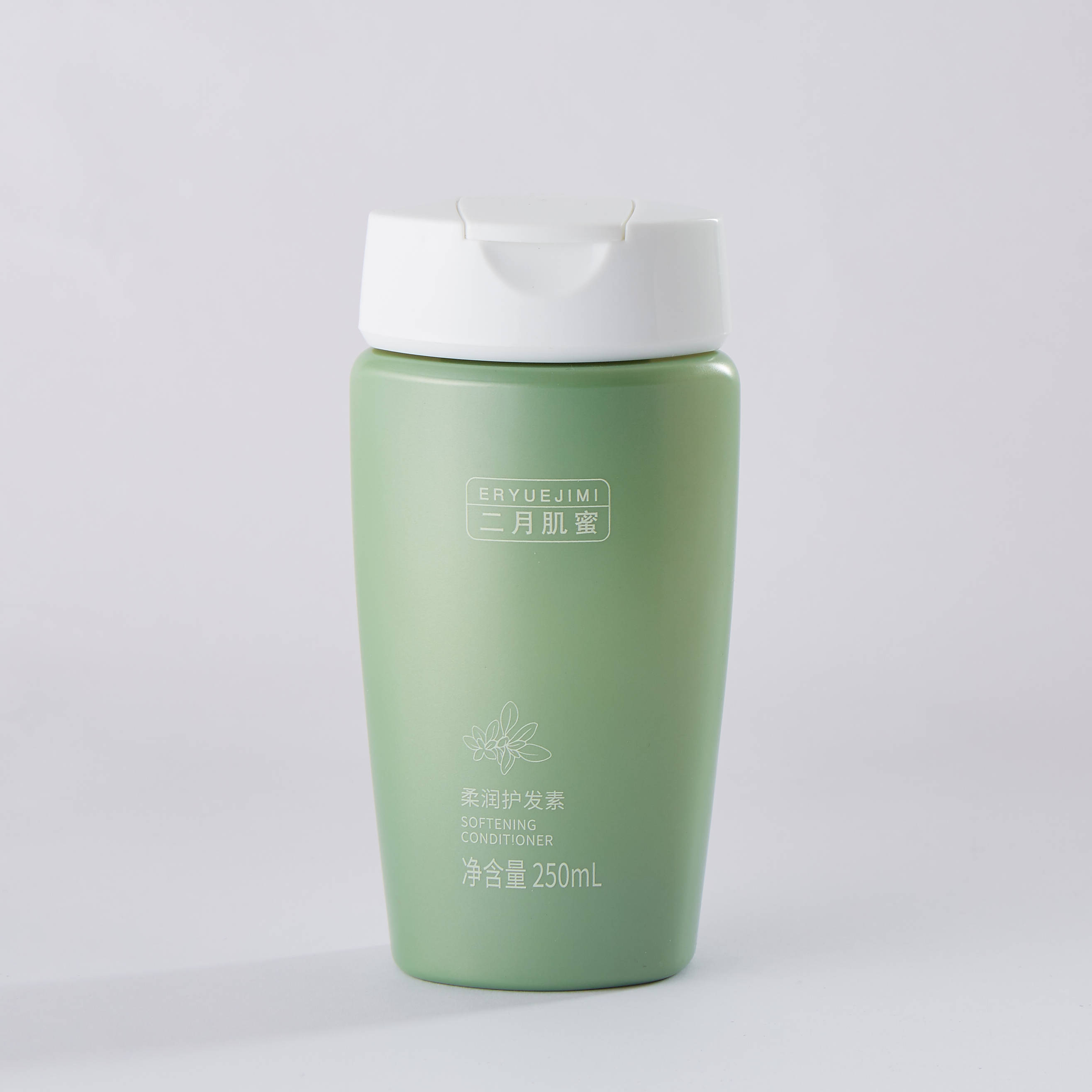 通过选择合适的护发产品并正确使用它们,我们可以改善头发的干燥,毛躁