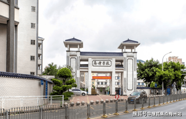 名校九年一贯制高峰学校,区域排名第3,此外还有锦华实验学校,元芬小学