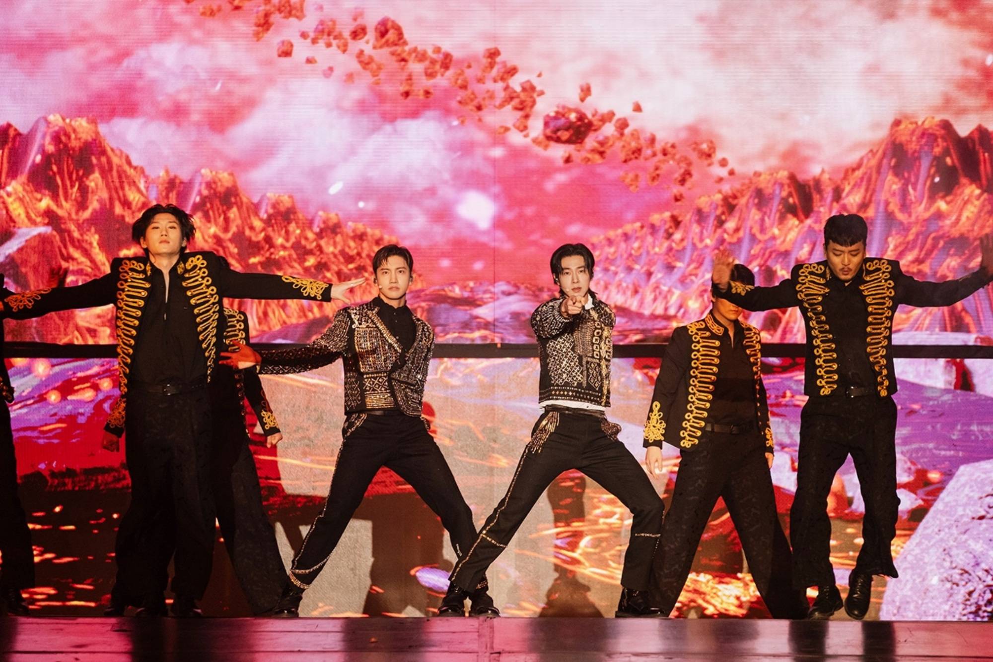东方神起以印度尼西亚雅加达的单独演唱会为亚洲巡演画上了圆满的句号