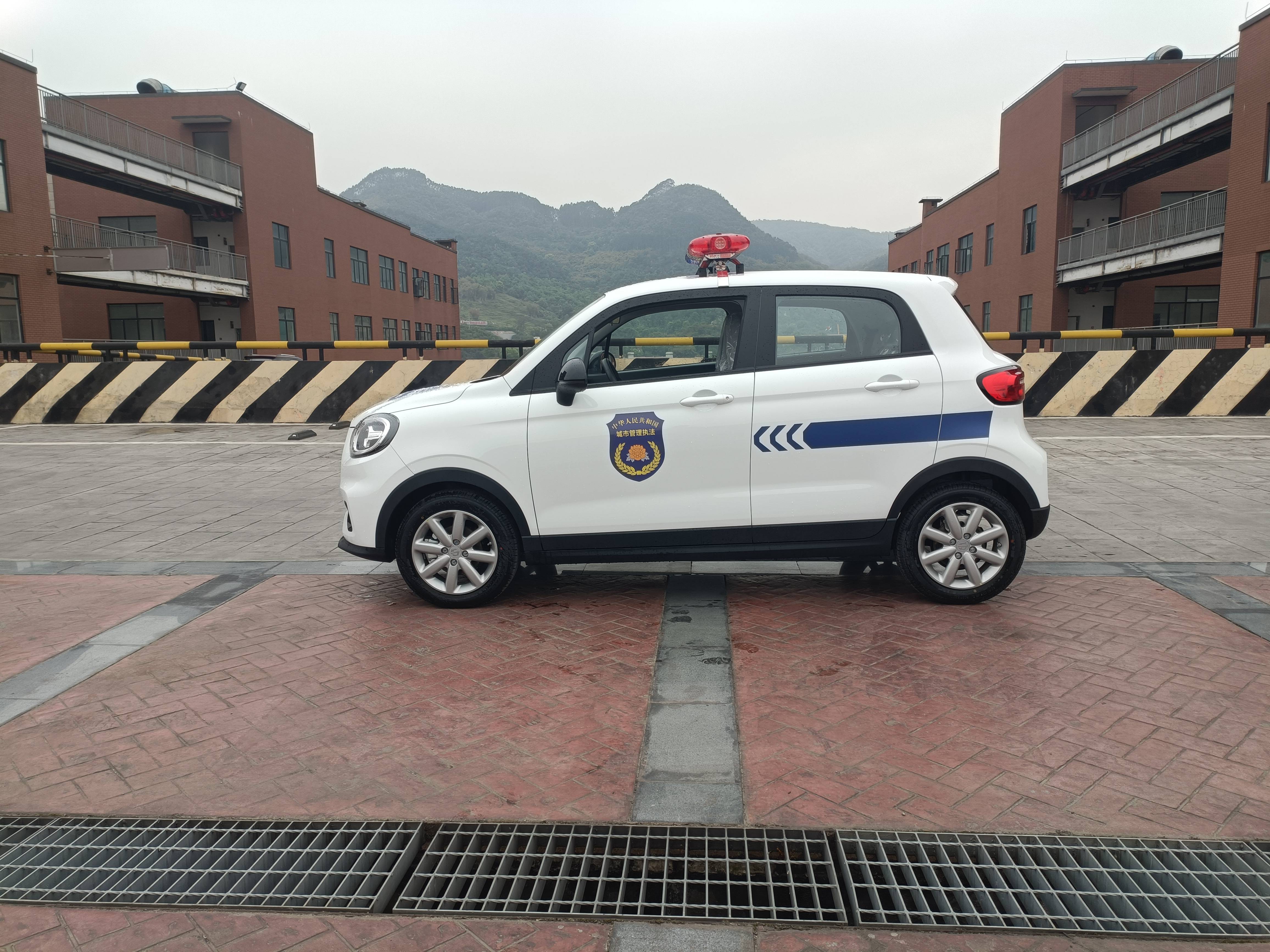 城管电动巡逻车正式上牌,智能化,环保化助力城市管理创新