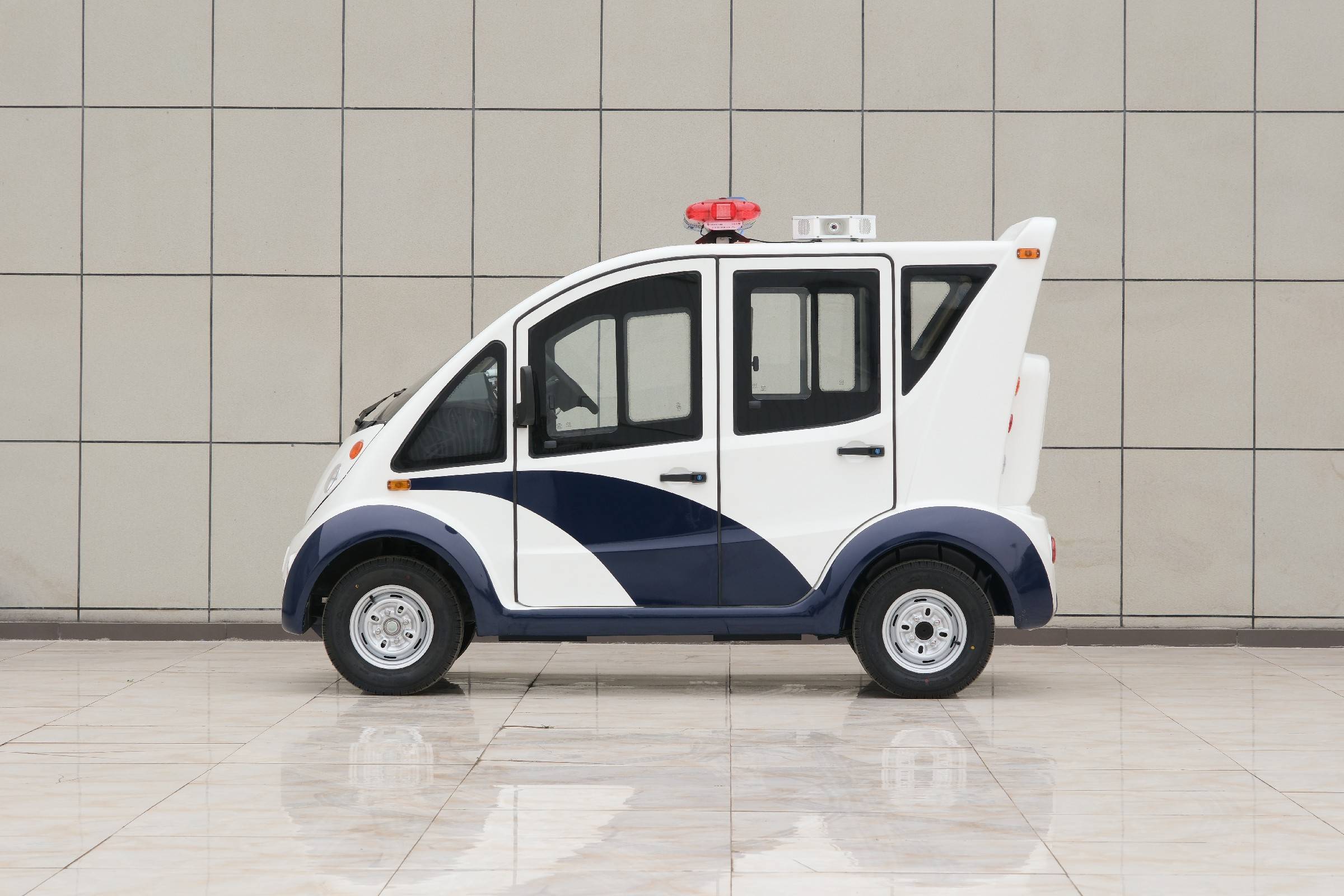 带空调电动巡逻车,品质与舒适并驾齐驱