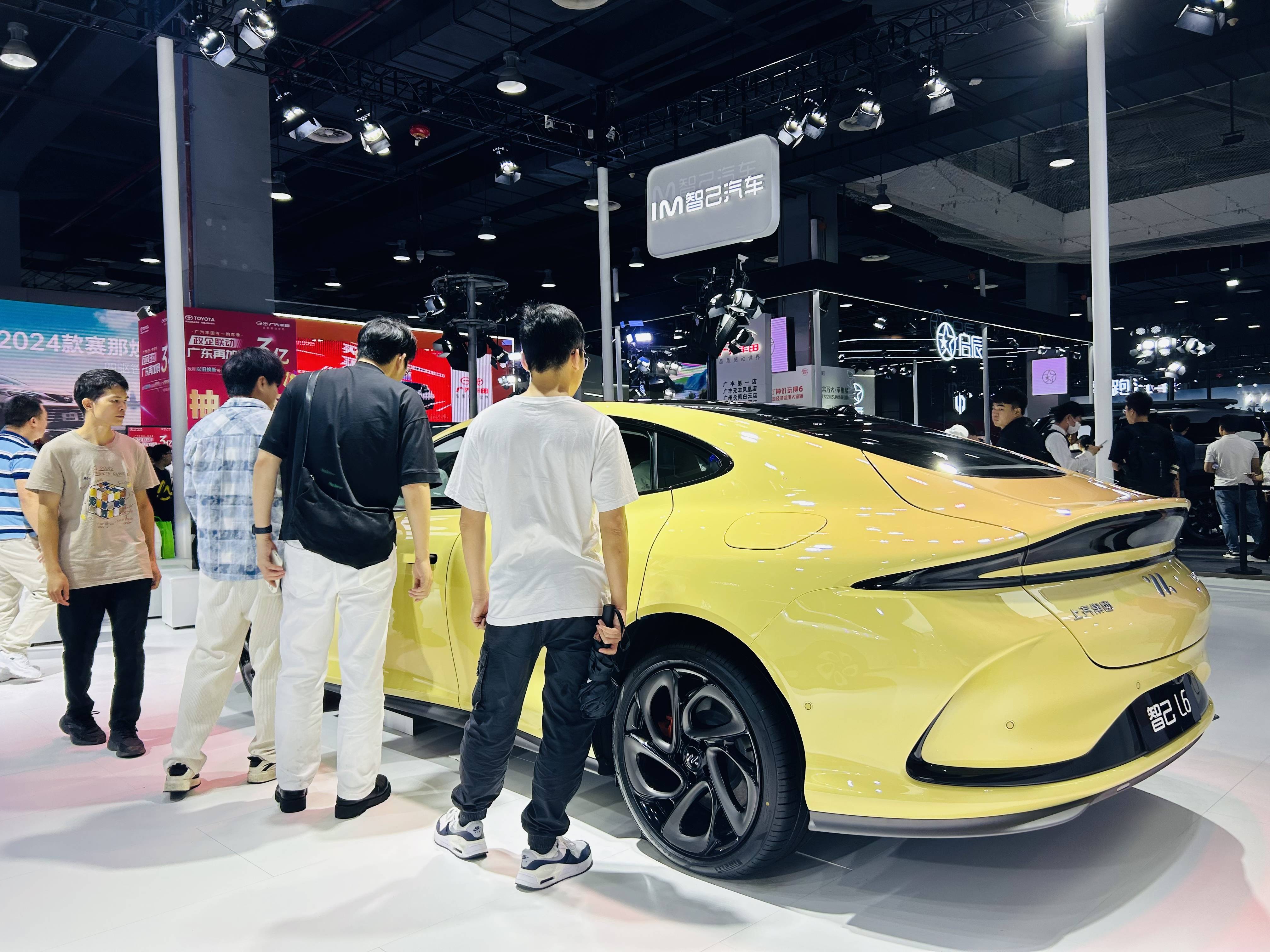 2024广州华南国际车展:智己l6全系搭载"智能生态驾舱系统"imos 3.