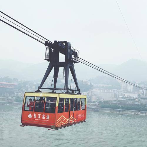 去重庆玩穿什么衣服最合适,五一去重庆旅游,建议穿轻便舒适的衣服