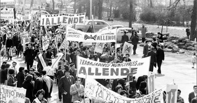 智利总统阿连德,一人面对全国叛军拿ak47战死,至死不向美国低头