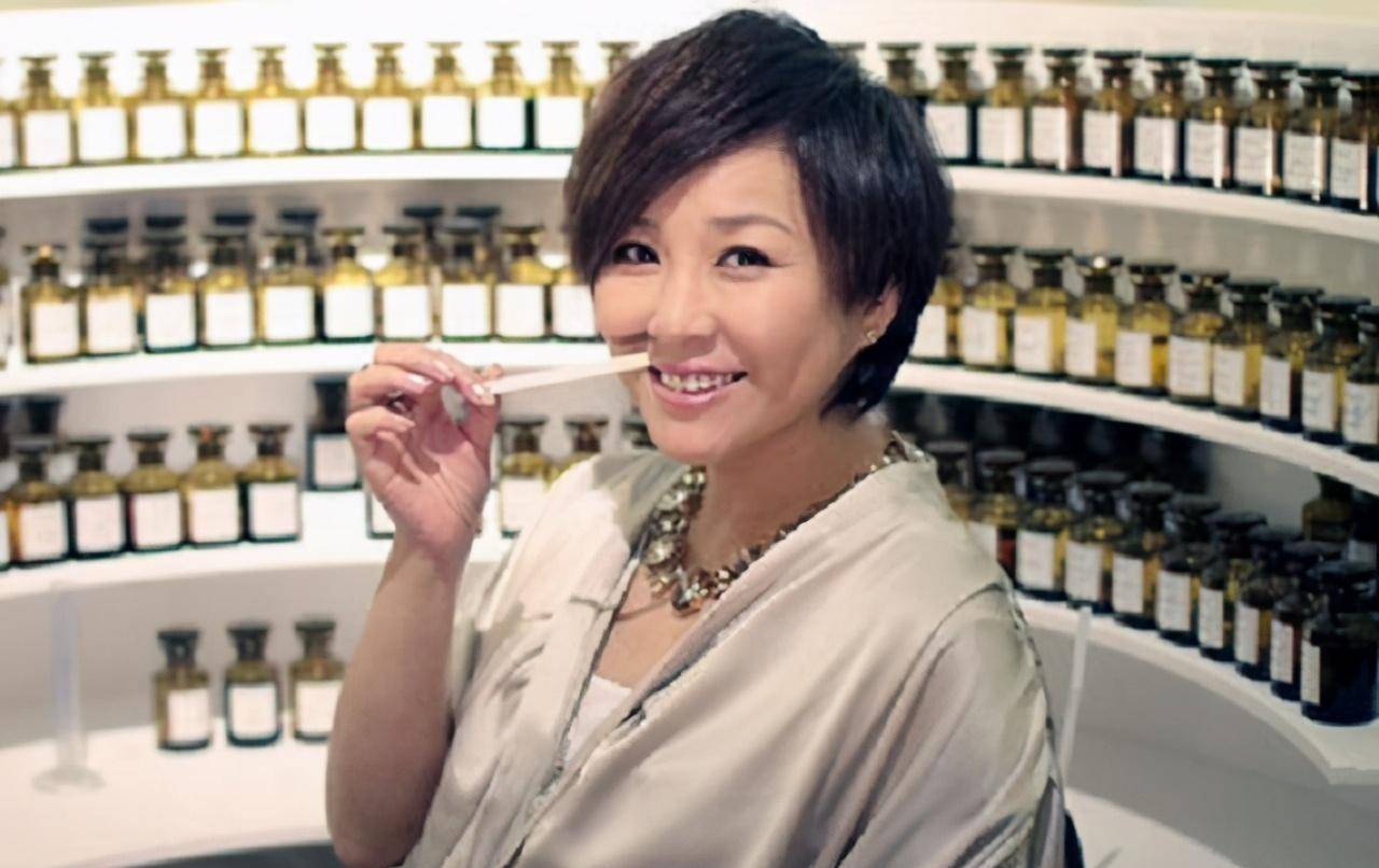 主持人李静:央视辞职投身电商,创办乐蜂网大火,最后卖股份止损