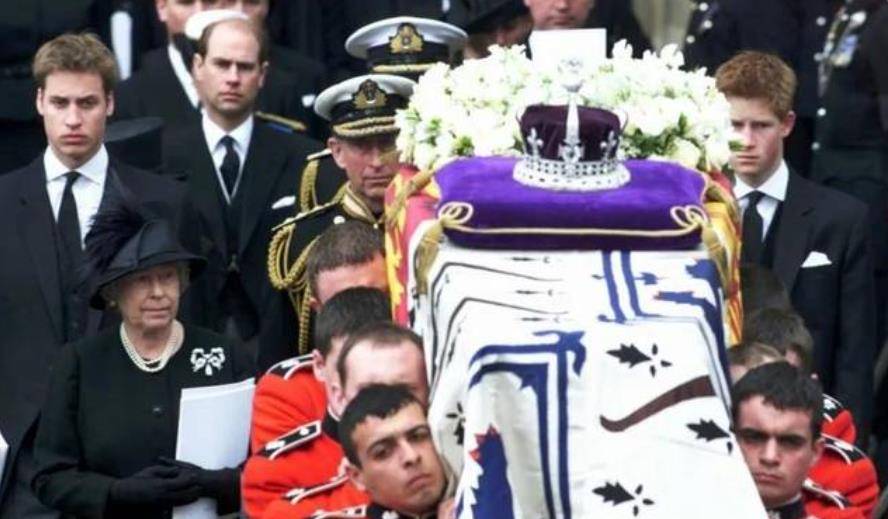 英国王太后至死意难平:把戴安娜当亲孙女,却拦不住卡米拉进王室