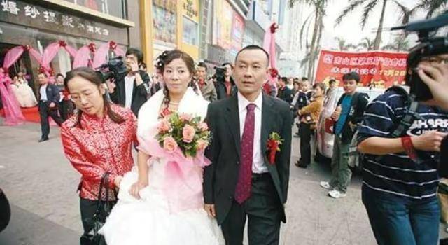 汶川地震后,那位骑摩托车带亡妻回家,半年后再婚的男人怎么样了