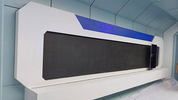 揭秘智能滑轨屏的魔力:打造令人震撼的互动展示体验,引领未来展示新