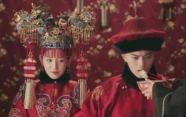 真实的尔晴深爱丈夫,傅恒外出打仗,乾隆却对她趁虚而入