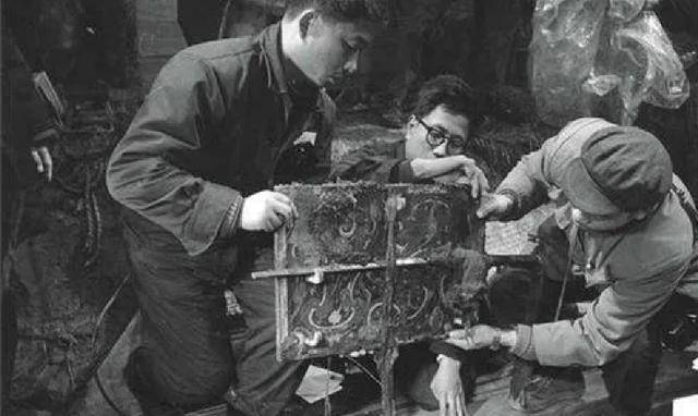 39年前17岁少年盗走博物馆价值10亿国宝,后被母亲折磨致精神失常