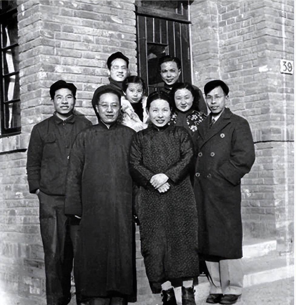 陷阱,怀孕妻为救他失足落崖,60年后他为妻圆梦_费孝通_王同惠_吴文藻