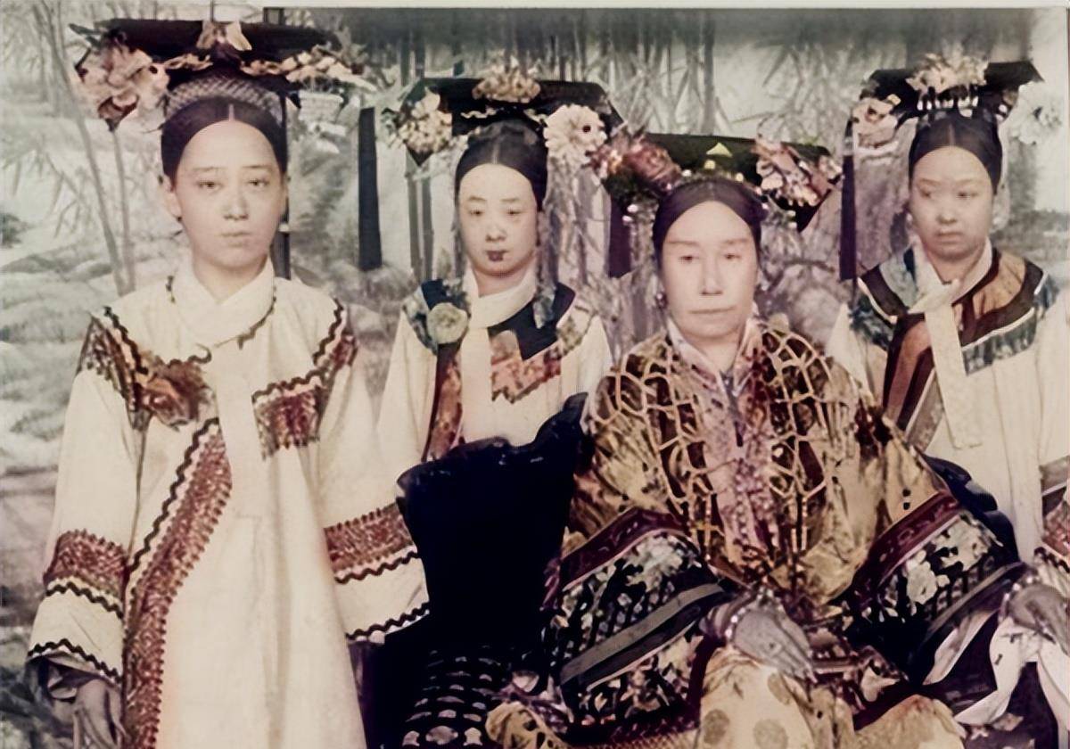 清朝第一美人究竟有多美,黑白照难掩其姿色,却被慈禧操控一生