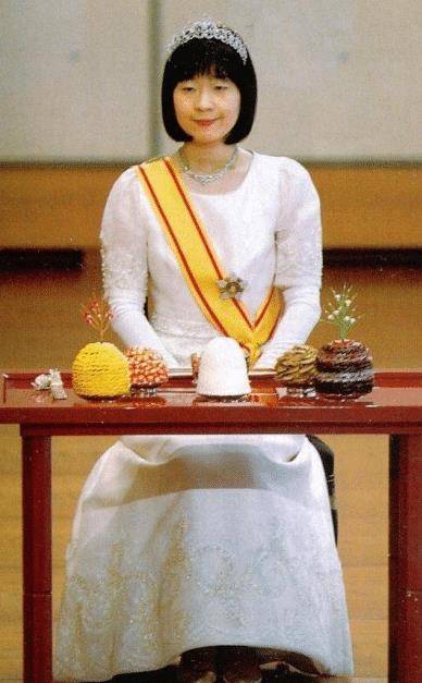 5亿下嫁平民,比真子公主精明_女儿_王室_母亲