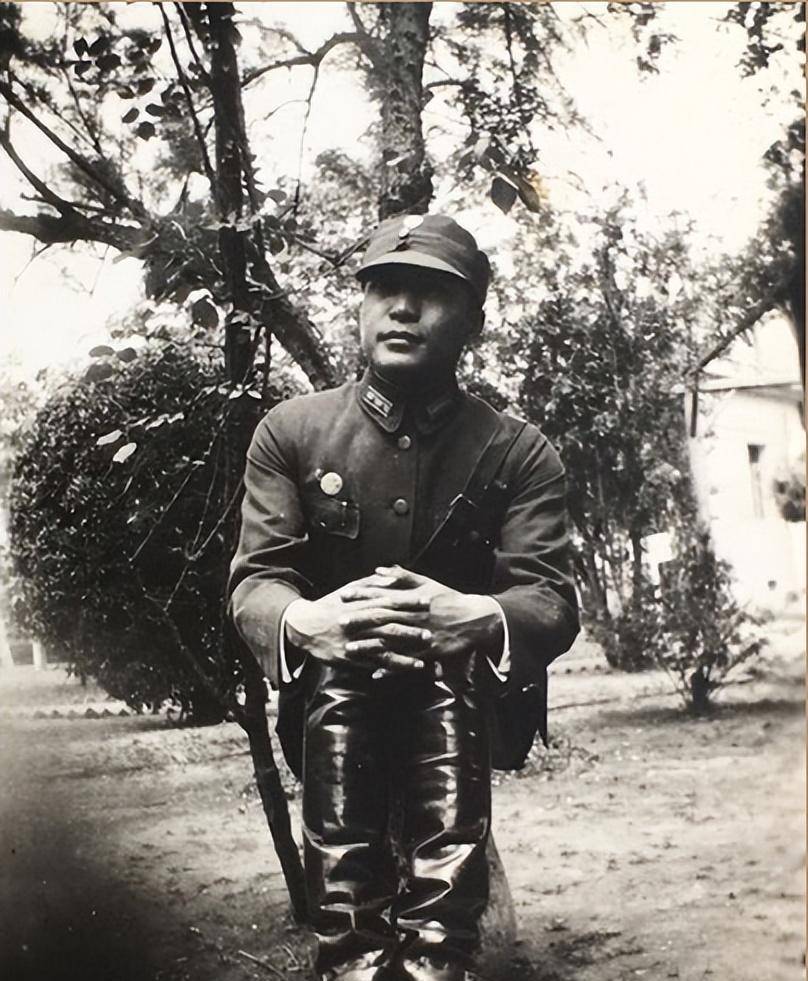 后,七个子女天各一方,一直到1984年才在大陆团聚_王曼霞_公园_父亲