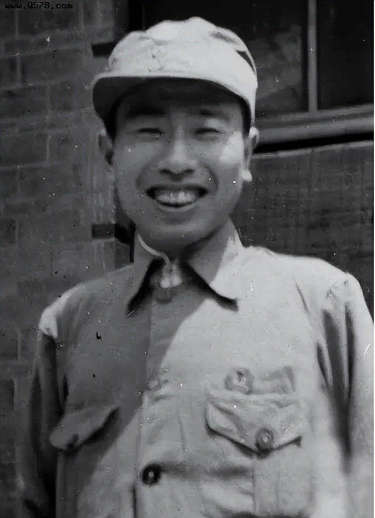 组织带领农民打土豪;大革命失败后,参加秋收起义,上了井冈山,编入军队