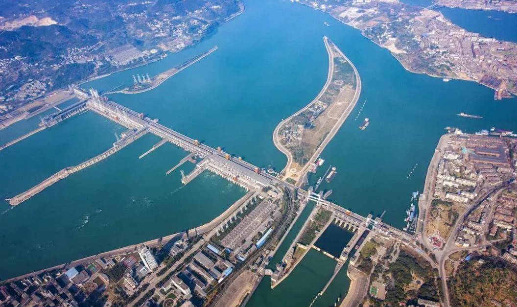 1988年底,葛洲坝水电站的顺利竣工,不仅在一定程度上解决了长江三峡